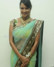 Tolly Actress Manchu Lakshmi Sexy Saree Pictures