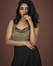 3 Roses Web Series Actress Eesha Rebba Pictures 01