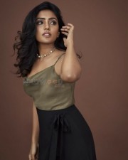 3 Roses Web Series Actress Eesha Rebba Pictures 03