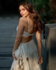 Beautiful Aamna Sharif in a White Lehenga Pictures 02