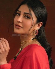 Beautiful Shruti Haasan in a Red Satin Saree Pictures 01