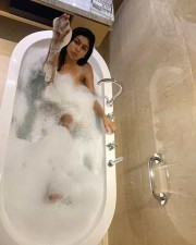 Bold And Beautiful Actress Akshatha Srinivas Naked Bubble Bath Photos