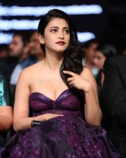 Busty Shruti Haasan at IIFA Utsavam Awards Photos 03