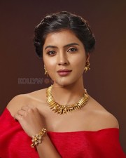 Coffee with Kadhal Actress Amritha Aiyer Photoshoot Stills 03