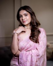Graceful and Glam Vani Bhojan in a Pink Saree with Sleeveless Blouse Pictures 03