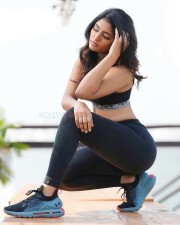 Ottu Movie Heroine Eesha Rebba Stylish Photoshoot Pictures 12