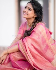 Pagaivanuku Arulvai Actress Vani Bhojan in a Pink Silk Saree Photos 01