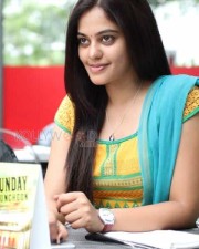 Savaale Samaali Movie Heroine Bindu Madhavi Pictures