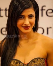 Sexy Actress Shruti Haasan Stills