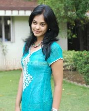 Sexy Bindu Madhavi Photos