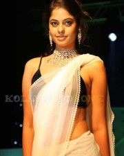 Sexy Bindu Madhavi Ramp Walk Pics