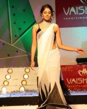 Sexy Bindu Madhavi Ramp Walk Pics