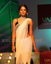 Sexy Bindu Madhavi Ramp Walk Pics