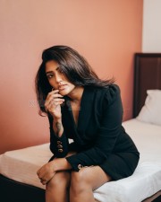 Sexy Eesha Rebba in Black Photos 16