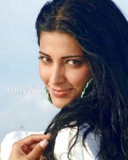 Sexy Shruthi Hassan Aum Arivu Stills