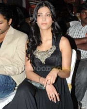 Sexy Shruthi Hassan In Black Dress Photos