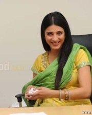 Sexy Shruti Hassan Salwar Photos