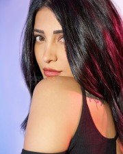 Stylish Shruti Haasan in Black Pictures 03