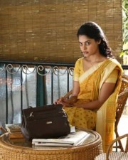 Tamilukku En Ondrai Aluthavum Movie Heroine Bindu Madhavi Pictures