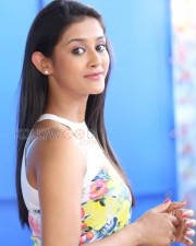 Beautiful Sexy Pooja Jhaveri Pictures