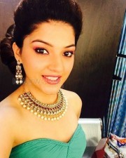 Gorgeous Actress Mehreen Kaur Candid Photos