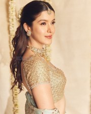 Gorgeous Shanaya Kapoor in a Pastel Sea Green Lehenga Photos 04