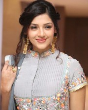 Indian Model Actress Mehreen Pirzada Photos