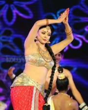 Pooja Kumar Dance Performance At Uttama Villain Audio Launch Photos