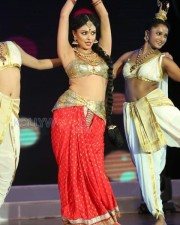 Pooja Kumar Dance Performance At Uttama Villain Audio Launch Photos