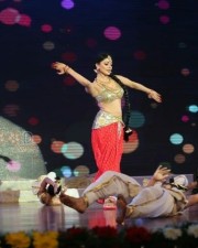 Pooja Kumar Dance Performance At Uttama Villain Audio Launch Photos