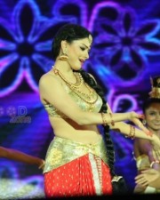 Pooja Kumar Dance Performance At Uttama Villain Audio Launch Photos