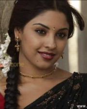 Richa Gangopadhyay Sexy Saree Photos