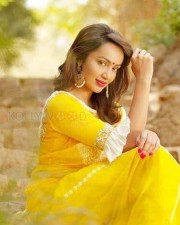 Sexy Actress Tejaswi Madivada Pictures