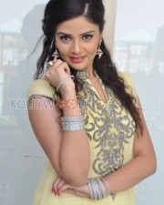 Sri Mukhi Photos