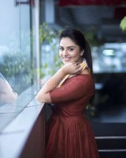 Telugu Actress Sreemukhi New Photos