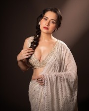 Dazzling Sanjeeda Sheikh Cleavage in a White Saree Photos 06