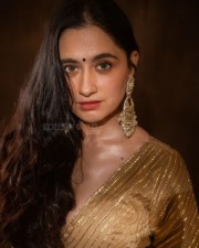 Hot Sanjeeda Sheikh in a Pastel Lehenga with a Golden Full Sleeved Blouse with Deep Cleavage Photos 03