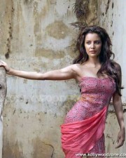 Sexy Hot Priya Anand Pics