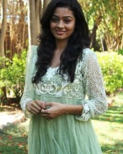 Actress Gayathri Naduvula Konjam Pakkatha Kaanom Photos