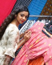 Actress Nitya Shetty At Ikat Art Mela In Secundrabad Photos