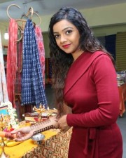 Actress Nitya Shetty At Ikat Art Mela In Secundrabad Photos