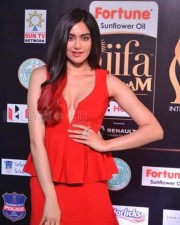 Adah Sharma Cleavage Show At Iifa Awards Photos