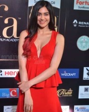 Adah Sharma Cleavage Show At Iifa Awards Photos