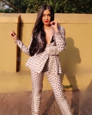 Adah Sharma Does A Zeenat Aman For Filmfare Glam And Style Awards Stills