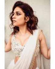 Beautiful Shraddha Das in a Sizzling Ivory Saree Photos 02