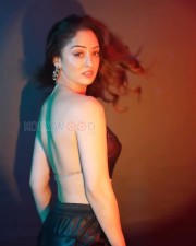 Glamorous Sandeepa Dhar in a Black Backless Dress Pictures 01