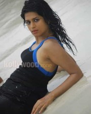 Telugu Actress Shraddha Das Hot Swimsuit Pictures