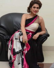 Telugu Heroine Shraddha Das Photos