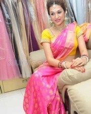 Tollywood Actress Shraddha Das Sexy Saree Photos