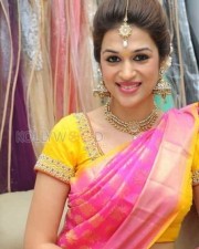 Tollywood Actress Shraddha Das Sexy Saree Photos